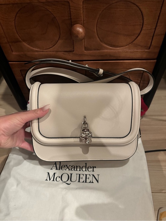 Alexander McQueen Handbags - Alexander McQueen Skull Padlock Shoulder Bag.